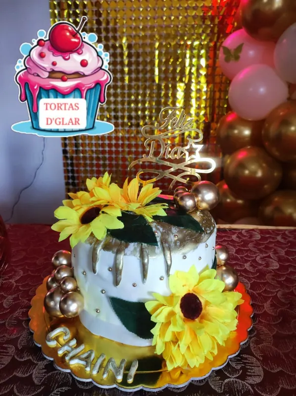 Torta de dos pisos decorada con girasoles
