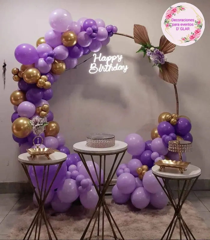Arco circular de globos morados y dorados