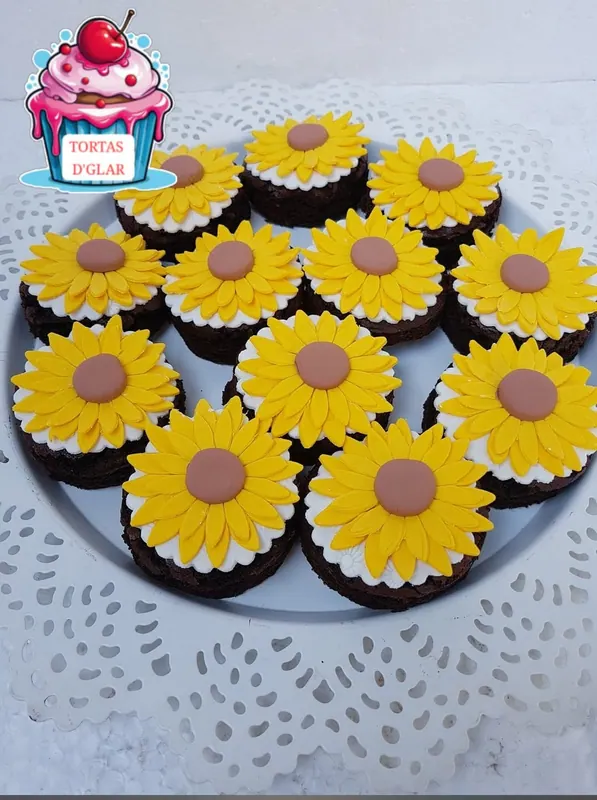 Cupcakes decorados con girasoles de crema